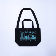 画像をギャラリービューアに読み込む, 【KAMITSUBAKI STUDIO×HELLO OSAKA】2WAYトートバッグ/KAMITSUBAKI STUDIO presents バーチャル謎解きミステリー「魔女謎解」with HELLO OSAKA OFFICIAL GOODS