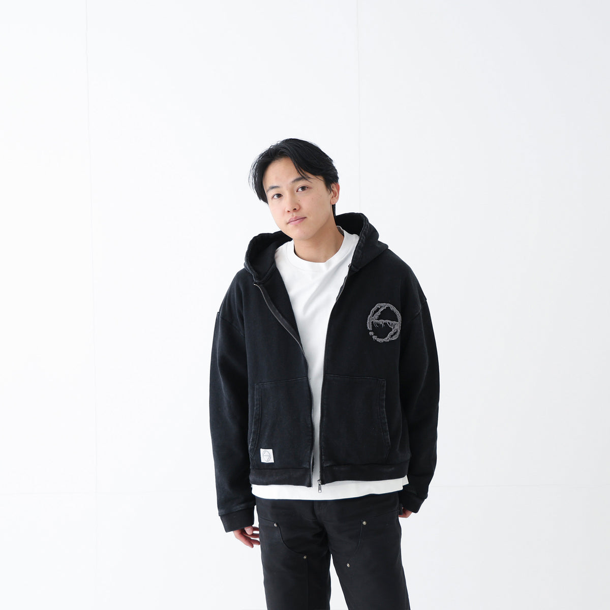 【幸祜】LOGO ZIP HOODIE／BLACK／MAISON KOKO pre open