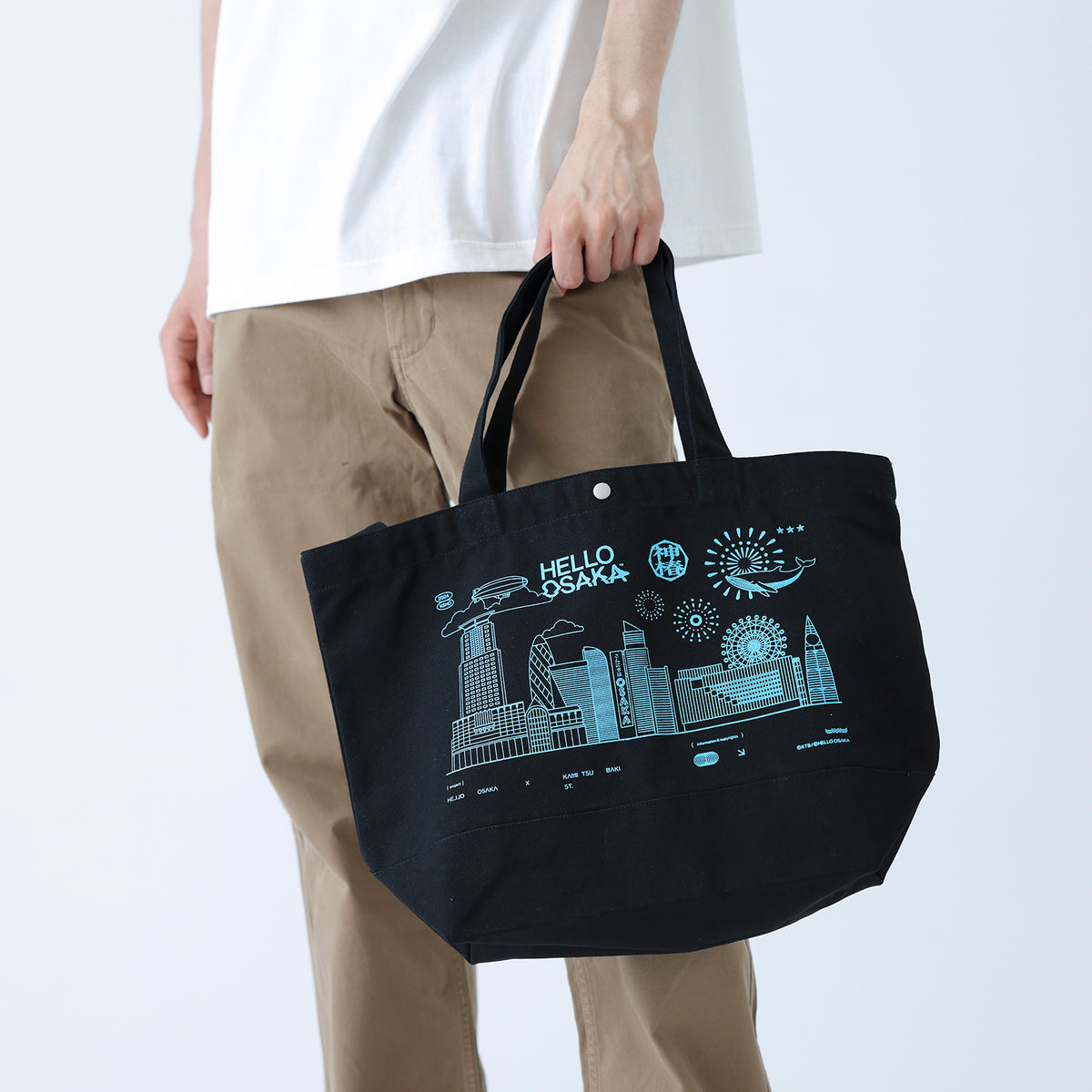 【KAMITSUBAKI STUDIO×HELLO OSAKA】2WAYトートバッグ／KAMITSUBAKI STUDIO presents バーチャル謎解きミステリー「魔女謎解」with HELLO OSAKA OFFICIAL GOODS